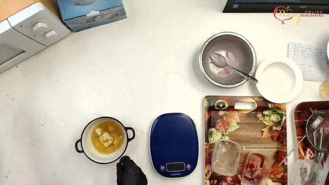 Кокосовое суфле с вишней.