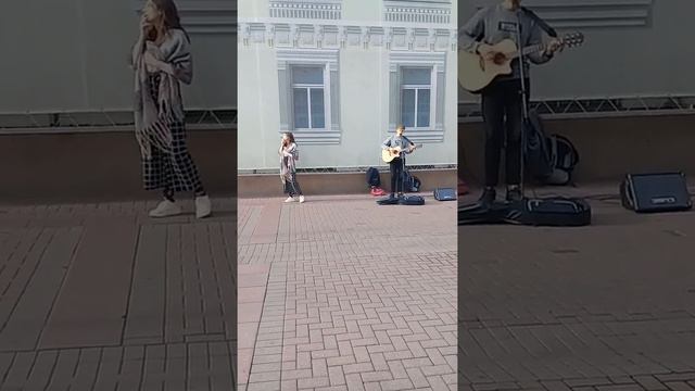 1 октября 2020 г. 🎸🎤 гитарист жжет на арбате смотреть онлайн