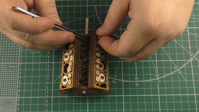 Механический конструктор U-9 Гран-при. UGEARS mechanical model U-9 Grand Prix смотреть онлайн