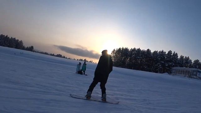 Первый опыт на сноуборде | First Experience On A Snowboard