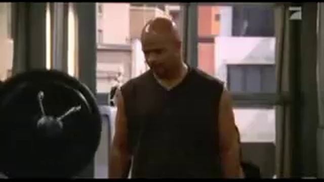 Вот как надо заниматься в тренажерном зале Бодибилдер Прикол смотреть онлайн