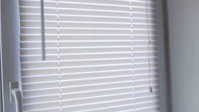 КАК ПОМЫТЬ ГОРИЗОНТАЛЬНЫЕ ЖАЛЮЗИ ✔ как снять жалюзи чтобы чистить смотреть онлайн