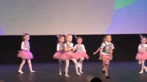 Танец малышей - песня Сюрприз сюрприз да здравствует сюрприз!