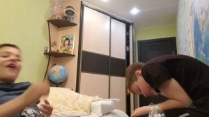 я замотал друга скотчем