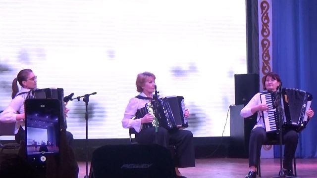 "Казаки" исп. Ансамбль педагогов ДМШ смотреть онлайн