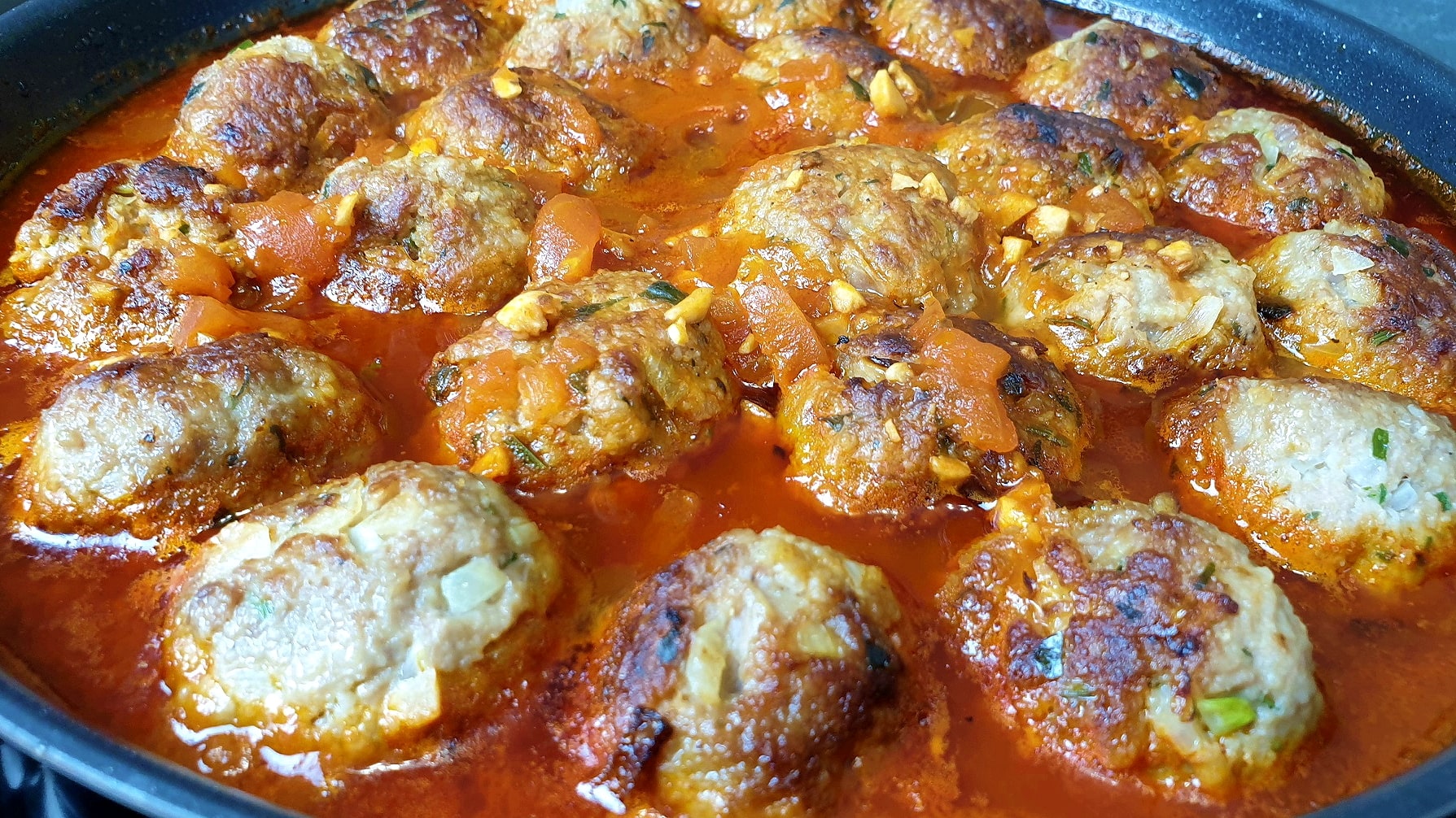 ТЕФТЕЛИ в томатном соусе ПО-ИТАЛЬЯНСКИ. Мой любимый рецепт тефтелей. смотреть онлайн