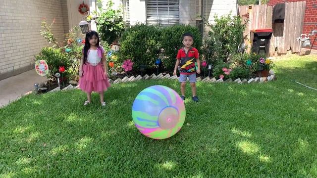Groovy Wubble Bubble Ball - Bigger Better And More Fun!! смотреть онлайн