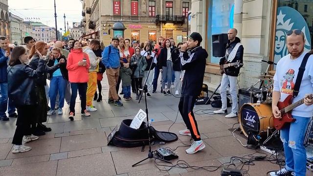 Lyapis Trubetskoy - "Капитал", в исполнении кавер группы "АЙДАХО" на Невском проспекте в Петербурге смотреть онлайн