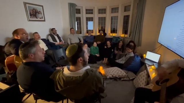 זמירות שבת לזכר ירון | כל מקדש - עם החזן יודי כהן ומשתתפי מלוה מלכה смотреть онлайн