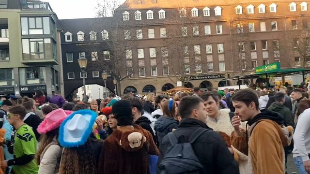 Это нужно видеть,масленица в Германии.Робот для собаки! смотреть онлайн