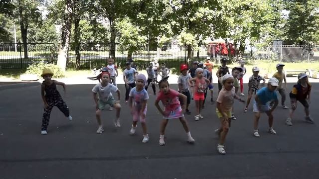 Флешмоб Танец "Смайлики" Музыкальный руководитель Зайцева Марина Владимировна смотреть онлайн