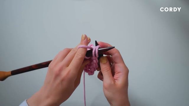 ЗАКРЫТИЕ ПЕТЕЛЬ чтобы закончить изделие. Уроки вязание на спицах для начинающих CORDY КОРДИ смотреть онлайн