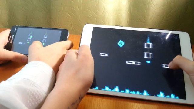 Прохождение игры Geometry Dash Lite я не один! смотреть онлайн