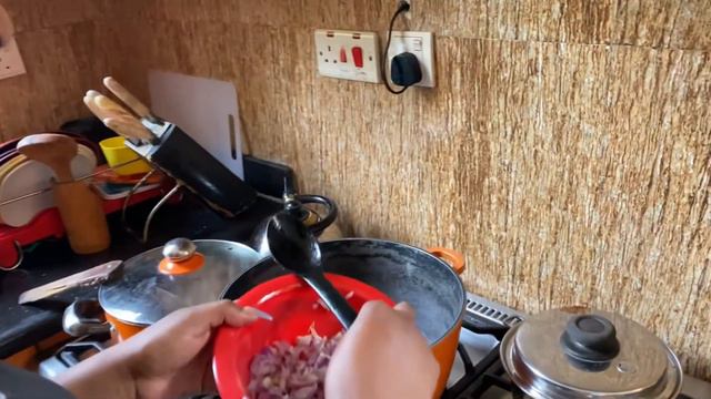 LETS MAKES SPAGHETTI BOLOGNESE NIGERIAN STYLE || COOKING WITH CHEF T|| BristlesByUcee смотреть онлайн