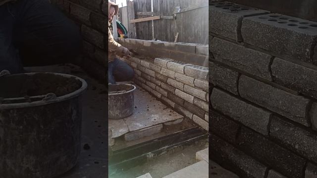 Кладка под струбцыну ( прут) облицовочного вибропресованого кирпича.