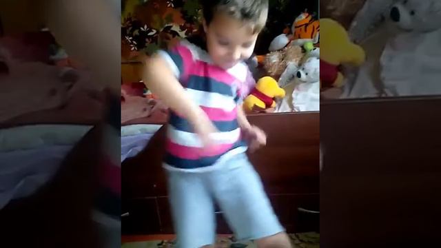 Демид танцует смотреть онлайн