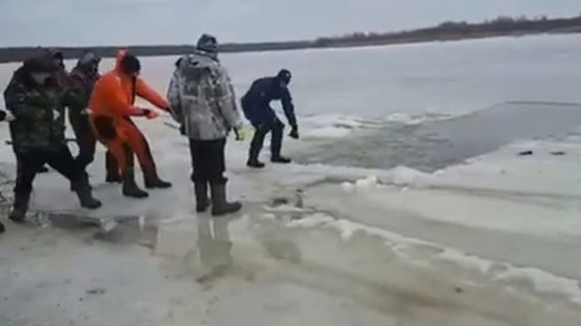 Вызволение из подводного плена ! Утонувший снегоход 3 смотреть онлайн