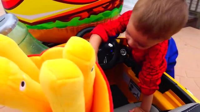 McDonald's Drive Thru Prank Bad Kids Pretend Play Food on Power Wheels, Giant Burger & Coca Cola смотреть онлайн