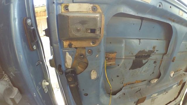 Как установить центральный замок на раздвижную дверь VW T3 смотреть онлайн