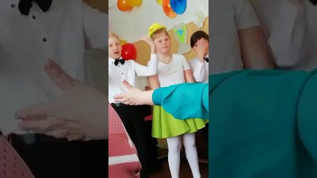 С праздником дорогие женщины! смотреть онлайн