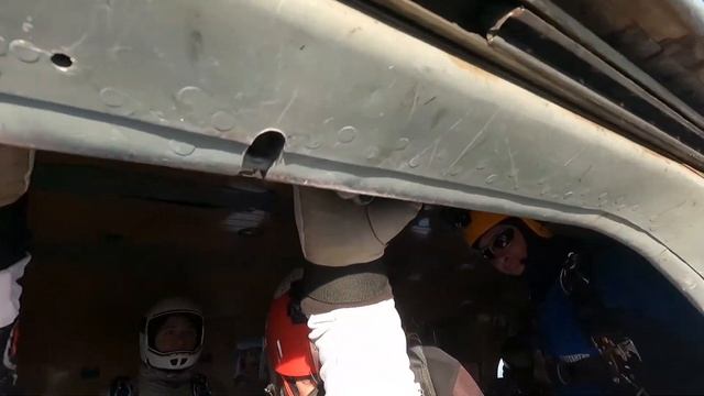 Осенние прыжки с парашютом с МИ-8 в Аэроград Коломна смотреть онлайн