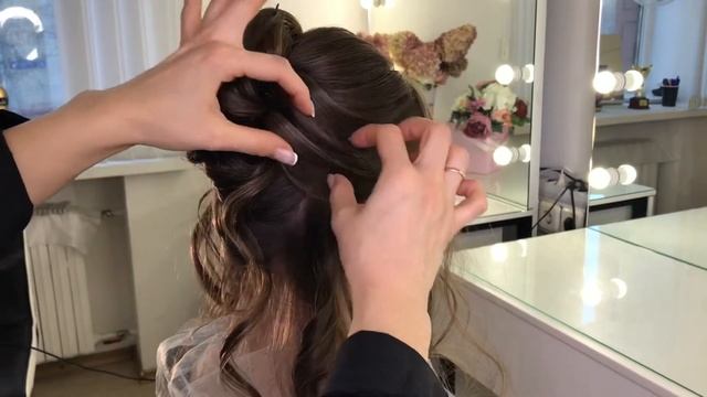 Как сделать пучок на основе локонов? Пошаговый видео урок с объяснениями смотреть онлайн