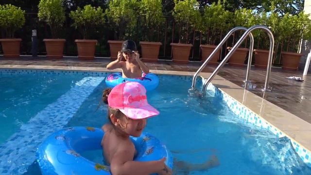 Райское место в Гонио, Грузия. Бассейн в Gold Guest House. смотреть онлайн