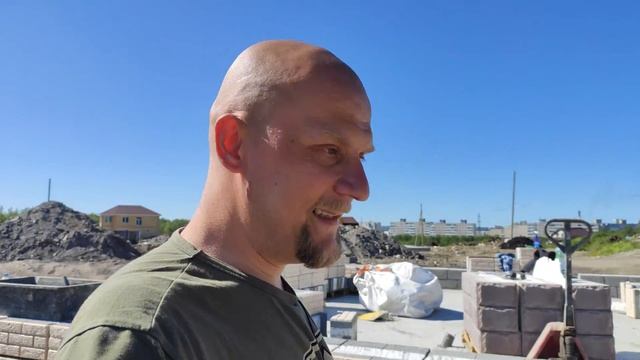 СТРОЙКА ГЛАЗАМИ НОВИЧКА [8] - Форма для раствора, расшивка и другие нюансы кладки теплоблоков. смотреть онлайн