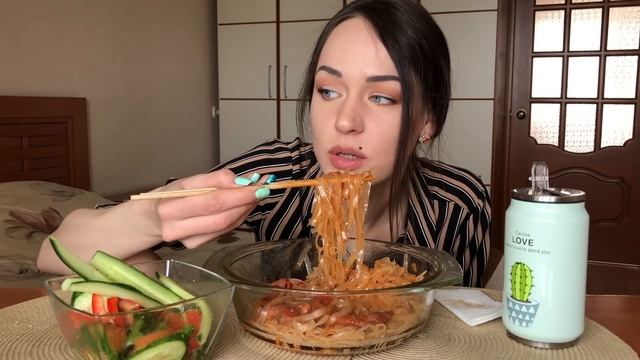MUKBANG | Рисовая лапша с мясом | Rice noodles with meat | Болталка не ASMR смотреть онлайн