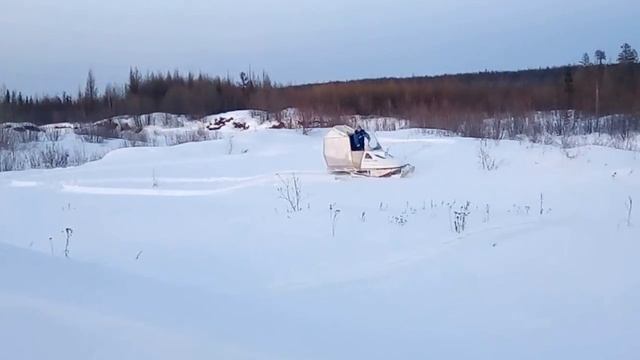 Снегоход Промысловик по ручью смотреть онлайн