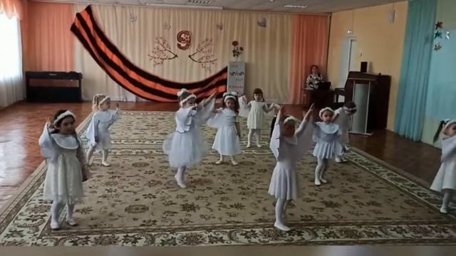 Танец «Белые птицы» младшая группа №1 смотреть онлайн