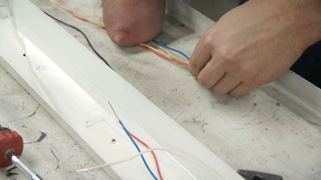 Fluorescent to LED Conversion (Ballast Bypass) Why do my fluorescent lights keep burning out? смотреть онлайн