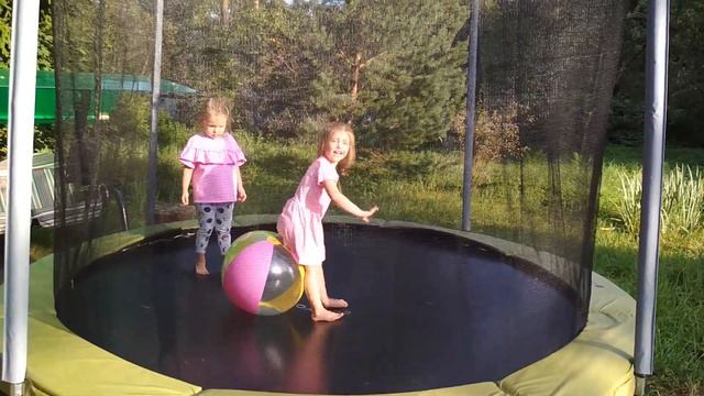Лето на даче. Загородные развлечения от Little Li смотреть онлайн