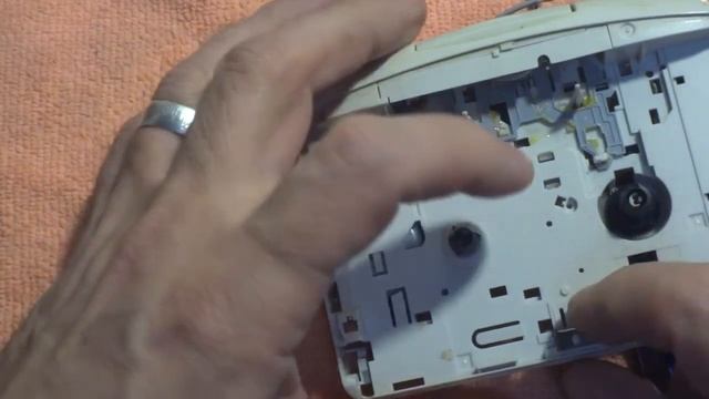 Aiwa TA 176. Кассетный плеер . Профилактика, замена пассика. смотреть онлайн
