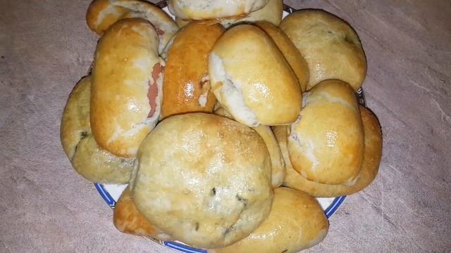 Пышное тесто для пирожков с любой начинкой. Пирожки с щавелем, сосиски в тесте. смотреть онлайн