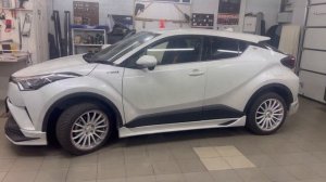 Toyota C-HR Правый руль . Магнитола Teyes и 2 камеры
