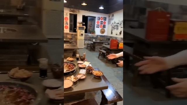 A Realistic Chinese Robot Waiter Enhances Dining Experience in a Chongqing Hotpot Restaurant смотреть онлайн
