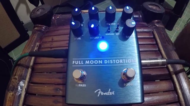Fender Full Moon Distortion смотреть онлайн
