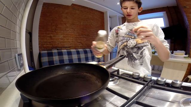 Китайская еда в коробочках. WOK. Яки соба. смотреть онлайн