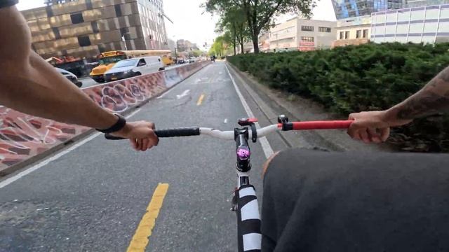 FIXED GEAR | POV moped driver flips me off RIDING down WILLIAMSBURG BRIDGE смотреть онлайн