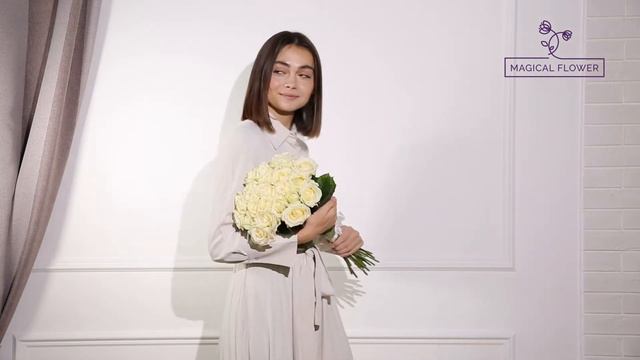 25 Белых роз 60 см