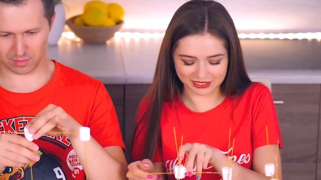 Строим башню из маршмеллоу и макарон! У кого ВЫШЕ челлендж ? Эльфинка смотреть онлайн