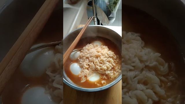 HOW MANY EGGS CAN YOU EAT IN 1DAY ???????