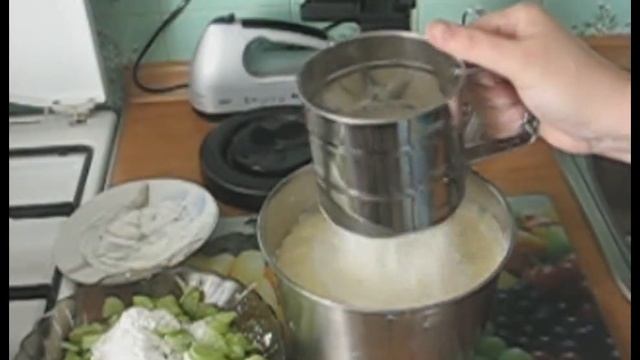 Шарлотка з ревенем смотреть онлайн