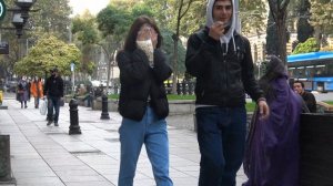 Пранк розыгрыщ с оживаюшей Бабой Ягой, пугаюшей люлей до смерти.