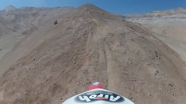 Pablo Alcázar subiendo cerro en Majes смотреть онлайн