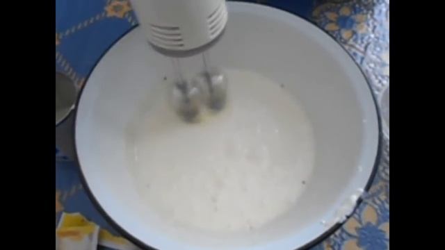 Вкусняшки: мороженое из сметаны и сгущёнки смотреть онлайн