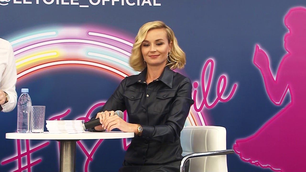 Полина Гагарина в ТРЦ "АВИАПАРК" смотреть онлайн