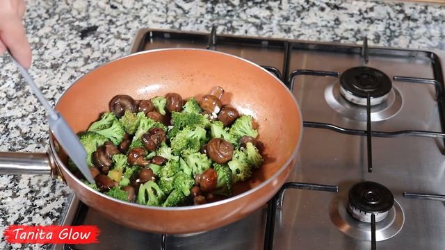 Грибы Жареные с Брокколи на Сковороде ! Быстро, Просто и Вкусно ! смотреть онлайн