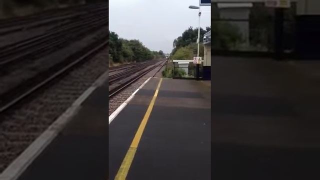 Berrylands Station смотреть онлайн